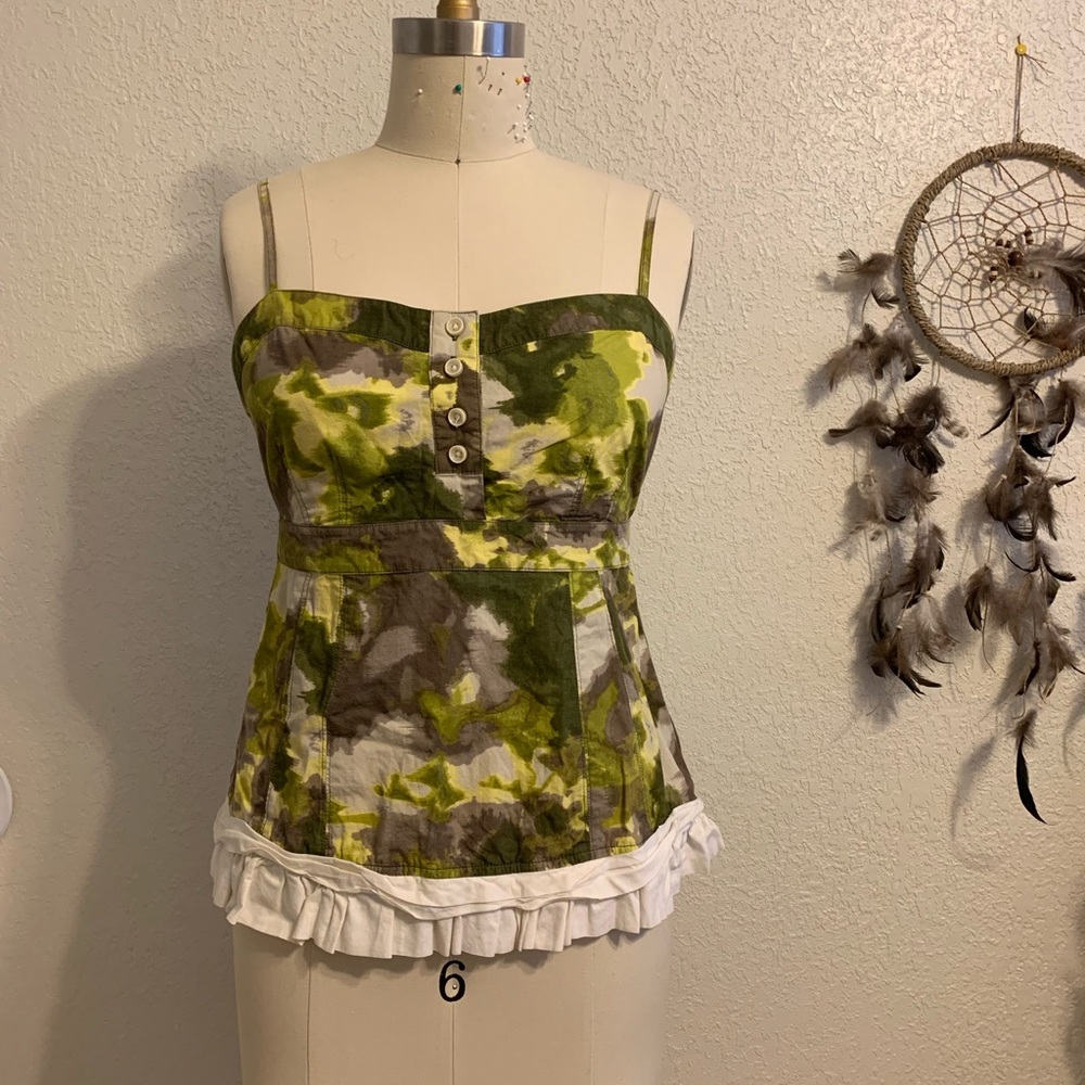 Jessica Simpson top size Medium.